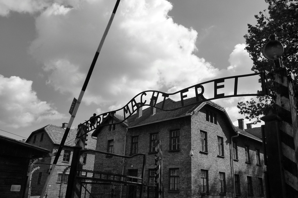 auschwitz-627905_960_720